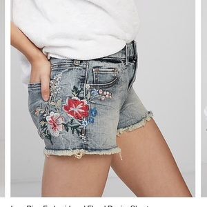 Express embroidered flower short size 4